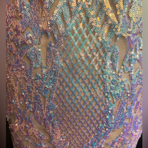 City Triangle NWOT White iridescent sequin
Mini Formal Dresss. Size 0 R - Picture 6 of 8